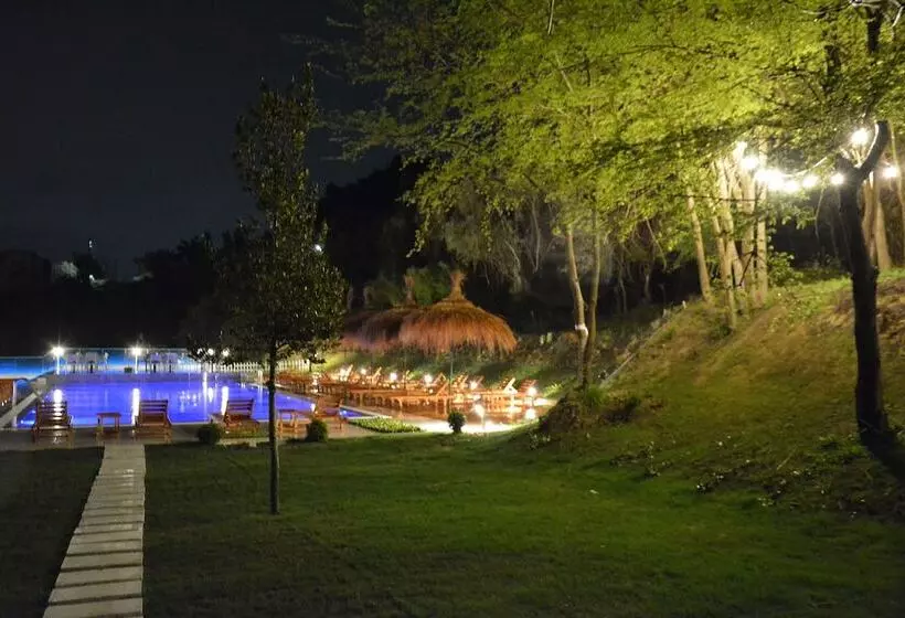 هتل Olivia S Hill Resort