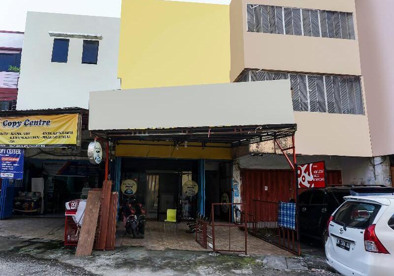 ホテル Reddoorz At Homestay Madu Makassar