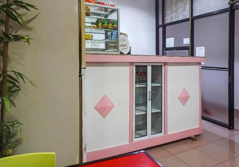 ホテル Reddoorz At Homestay Madu Makassar