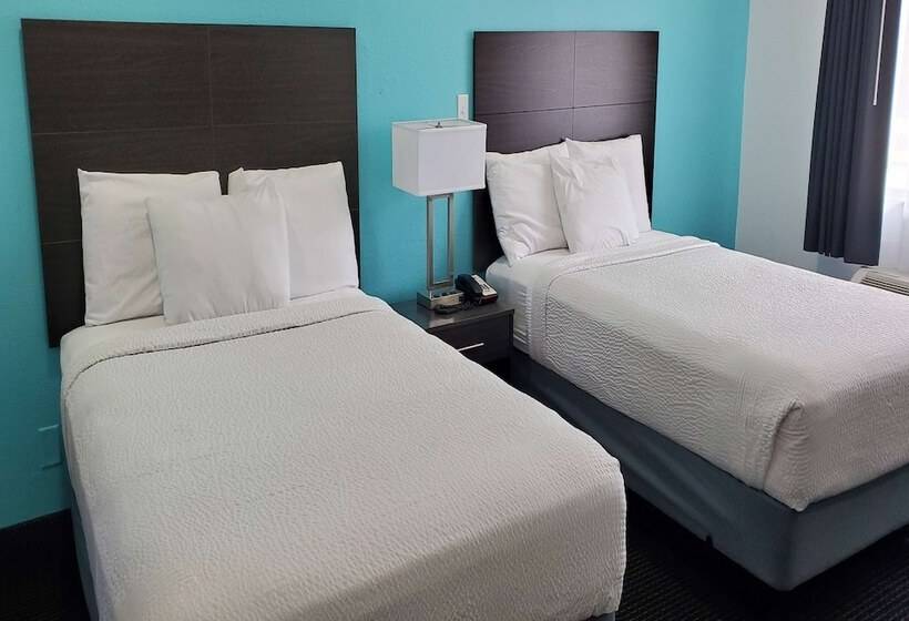 호텔 Travelodge By Wyndham Livonia Canton Novi Detroit Area
