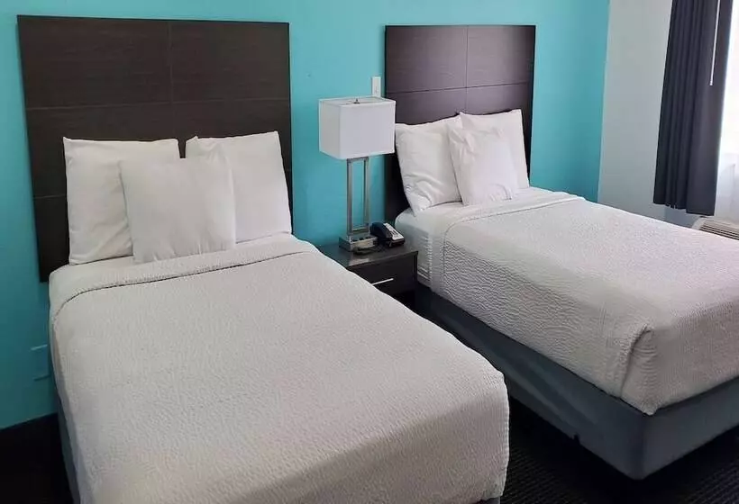 Hotelli Travelodge By Wyndham Livonia Canton Novi Detroit Area