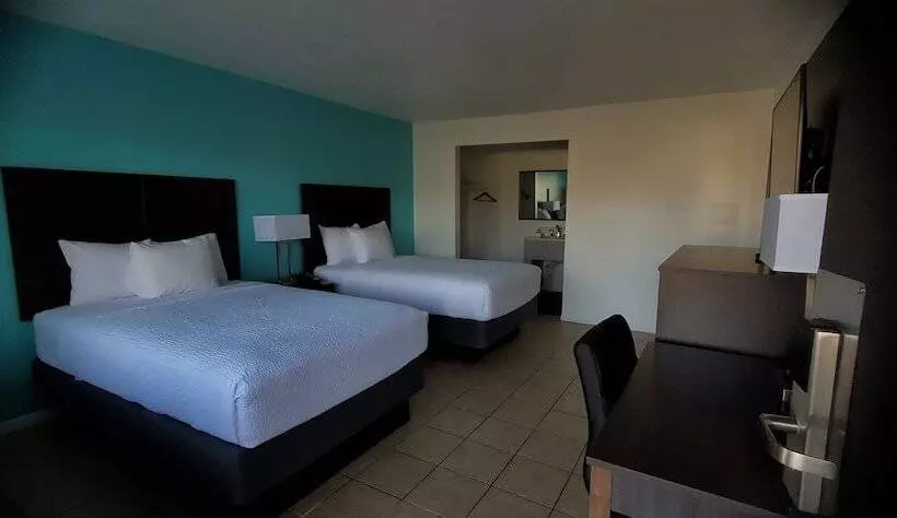 Hotelli Travelodge By Wyndham Livonia Canton Novi Detroit Area