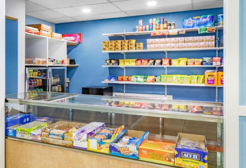 호텔 Travelodge By Wyndham Livonia Canton Novi Detroit Area