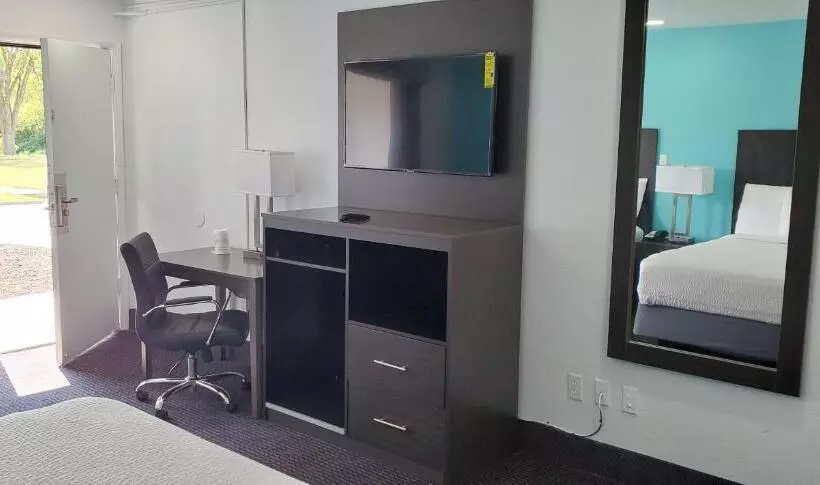 Hotelli Travelodge By Wyndham Livonia Canton Novi Detroit Area