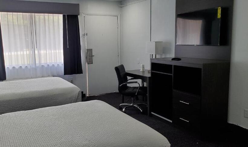 호텔 Travelodge By Wyndham Livonia Canton Novi Detroit Area