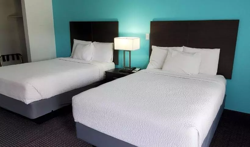 Hotelli Travelodge By Wyndham Livonia Canton Novi Detroit Area