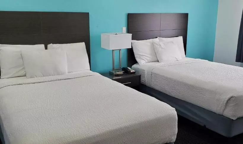 Hotelli Travelodge By Wyndham Livonia Canton Novi Detroit Area