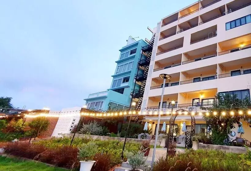 هتل Usabai Riverside Boutique