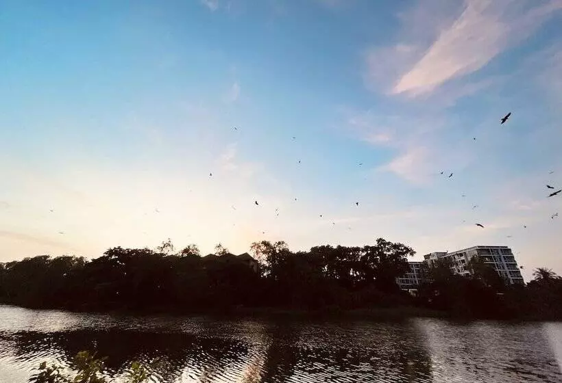 هتل Usabai Riverside Boutique