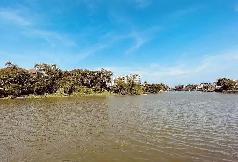 هتل Usabai Riverside Boutique