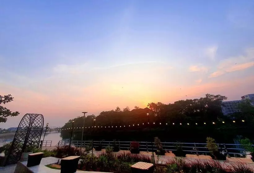 هتل Usabai Riverside Boutique