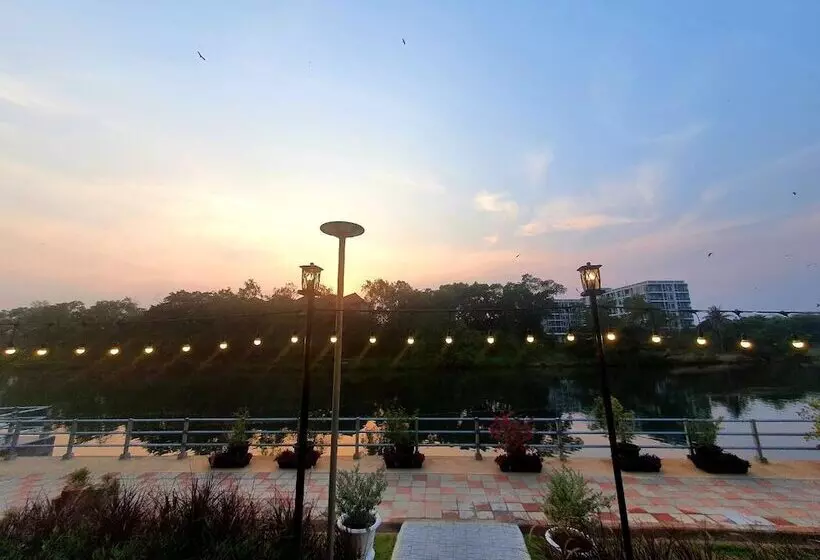 هتل Usabai Riverside Boutique