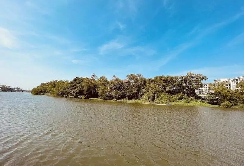 هتل Usabai Riverside Boutique