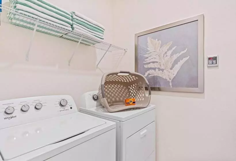 7663 Oakmoss Loop