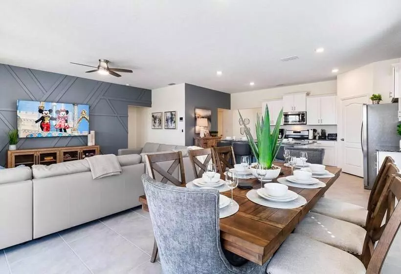 7663 Oakmoss Loop