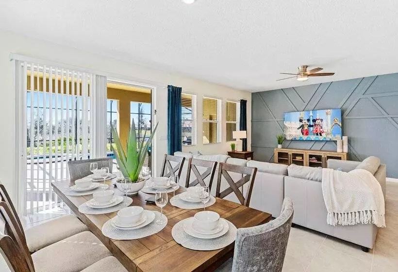 7663 Oakmoss Loop