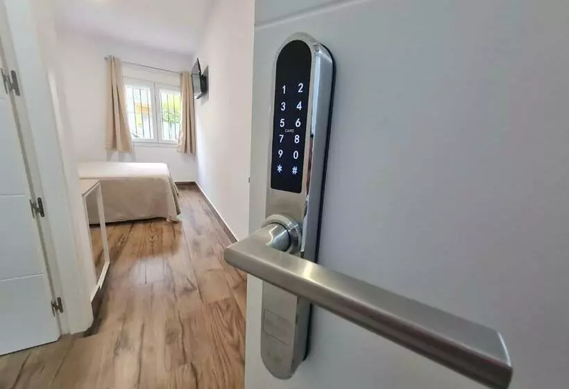 هاستل Hostal Santa Ana