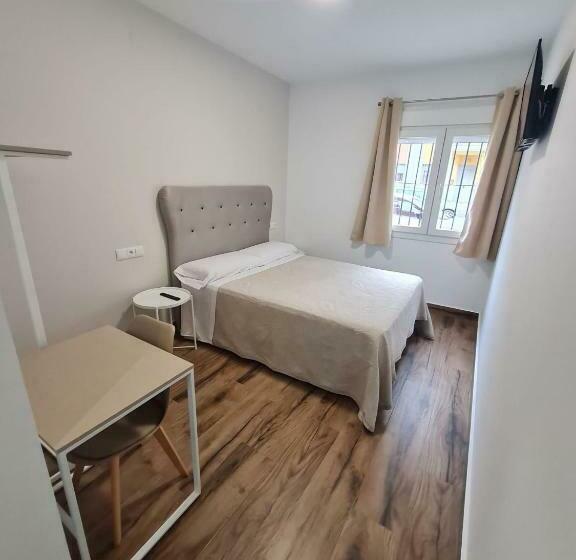 ユースホステル Hostal Santa Ana