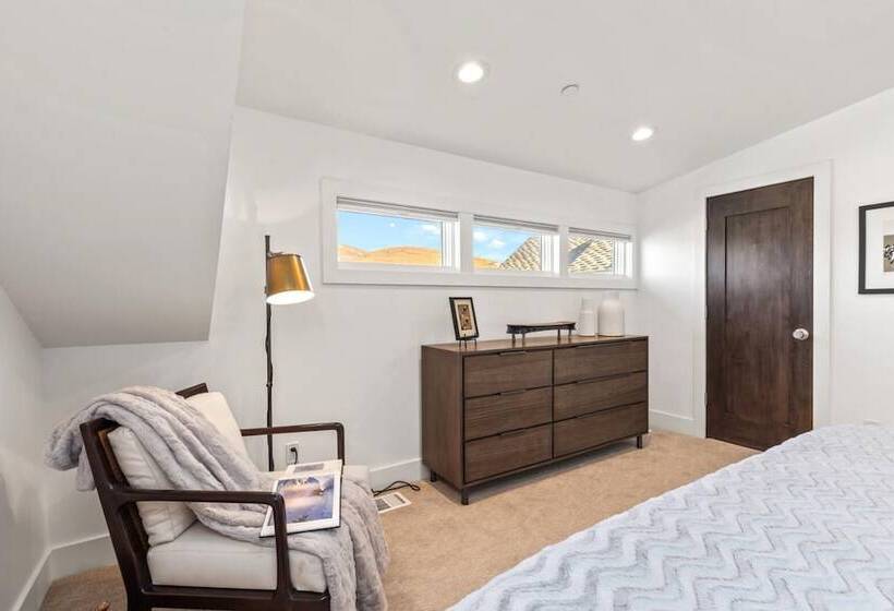 Empire 4 Bedrooms Pea 1009 By Kbm