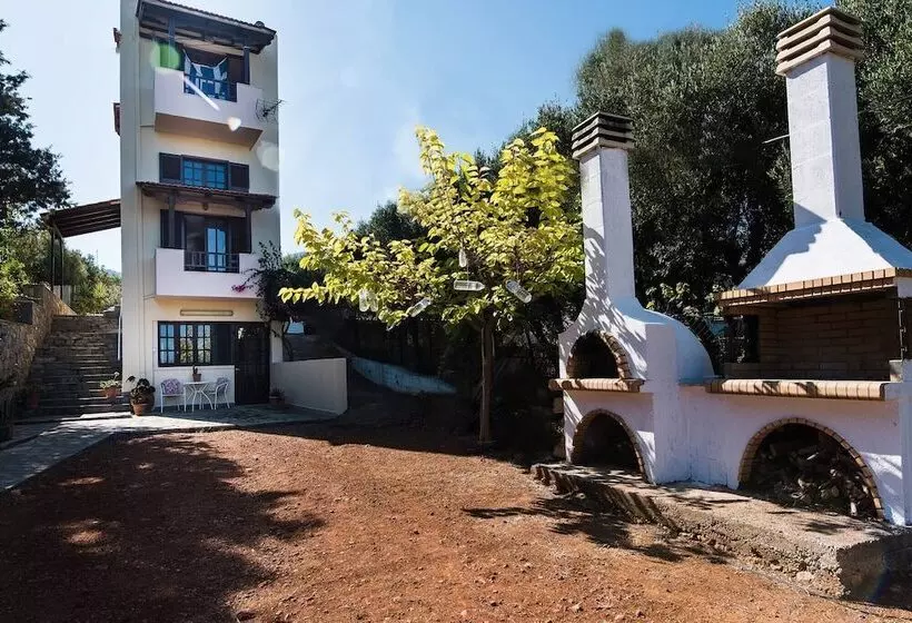 ペンション Room In Guest Room   Private Yard Studio 8 Km   5min Away From Malia
