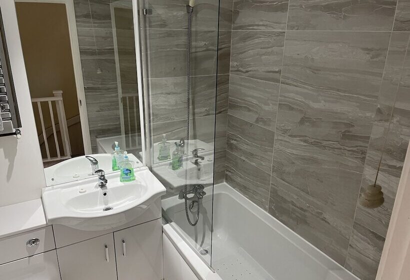 레지던스 3 Bed House In Stoke On Trent Free Sky Free Wifi