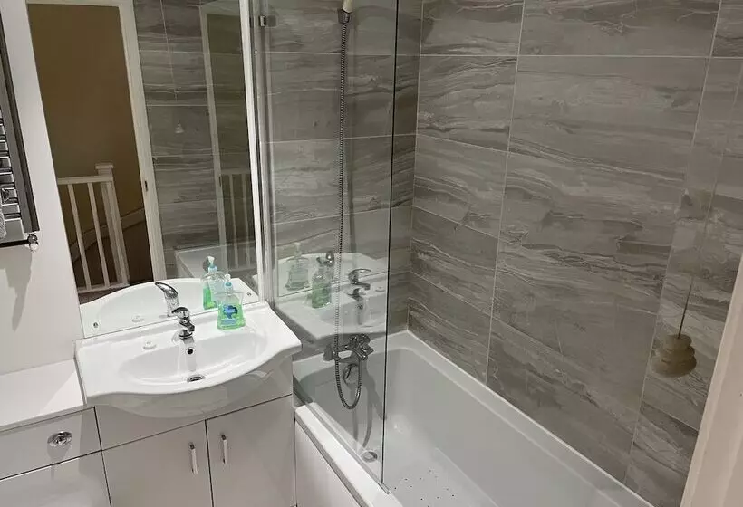 レジデンス 3 Bed House In Stoke On Trent Free Sky Free Wifi