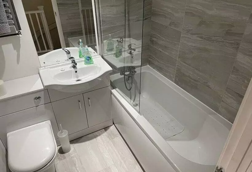レジデンス 3 Bed House In Stoke On Trent Free Sky Free Wifi