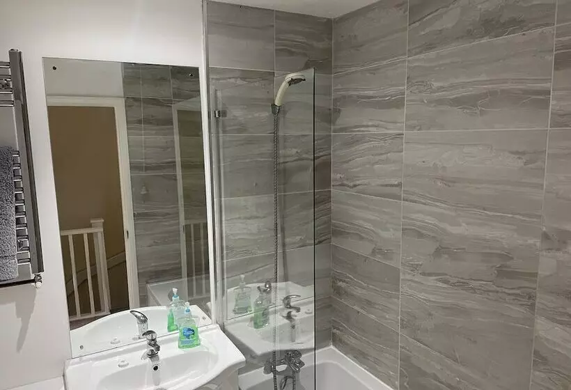 レジデンス 3 Bed House In Stoke On Trent Free Sky Free Wifi