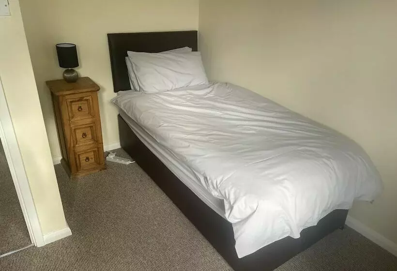 レジデンス 3 Bed House In Stoke On Trent Free Sky Free Wifi