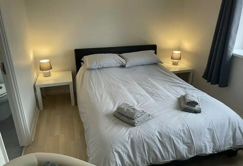 レジデンス 3 Bed House In Stoke On Trent Free Sky Free Wifi