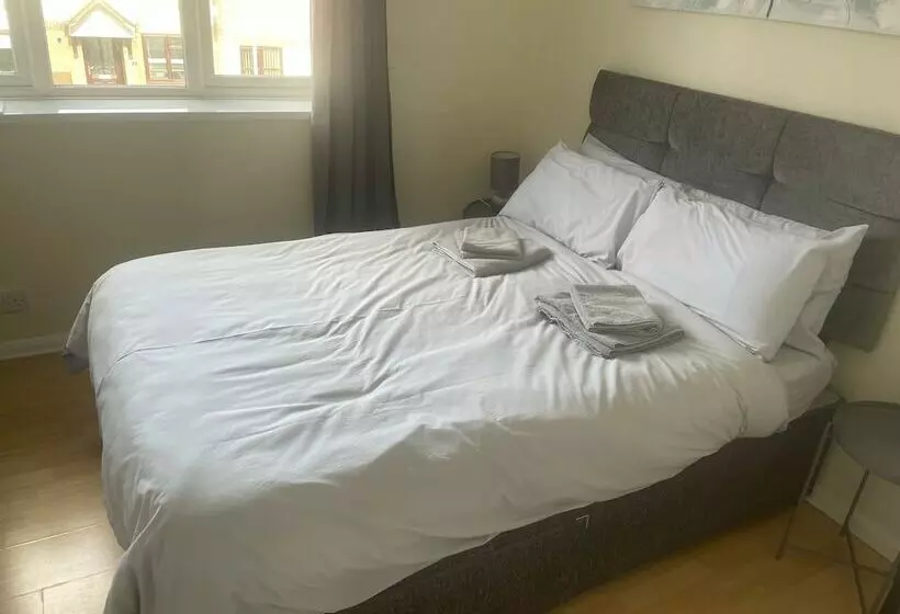 レジデンス 3 Bed House In Stoke On Trent Free Sky Free Wifi