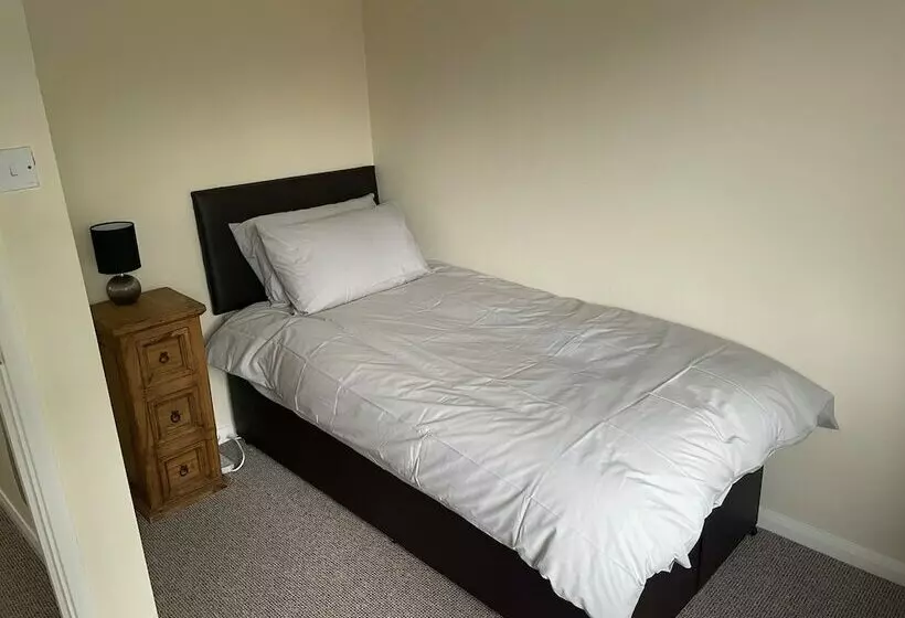 レジデンス 3 Bed House In Stoke On Trent Free Sky Free Wifi