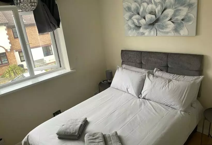 レジデンス 3 Bed House In Stoke On Trent Free Sky Free Wifi