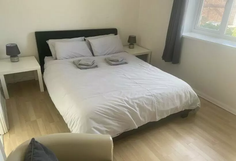レジデンス 3 Bed House In Stoke On Trent Free Sky Free Wifi