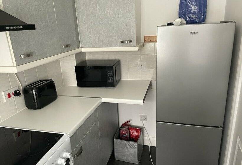 레지던스 3 Bed House In Stoke On Trent Free Sky Free Wifi