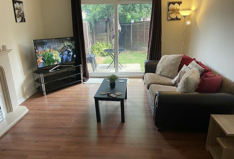 레지던스 3 Bed House In Stoke On Trent Free Sky Free Wifi