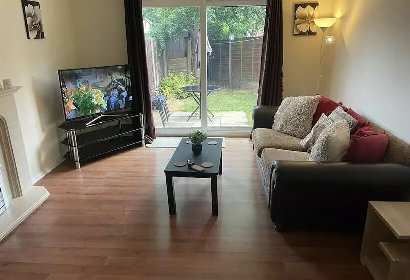 レジデンス 3 Bed House In Stoke On Trent Free Sky Free Wifi
