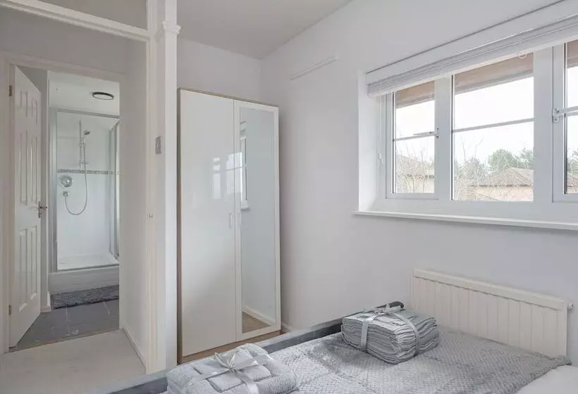 Residenssi Milton Keynes Close To Station 6 Bed Free Parking