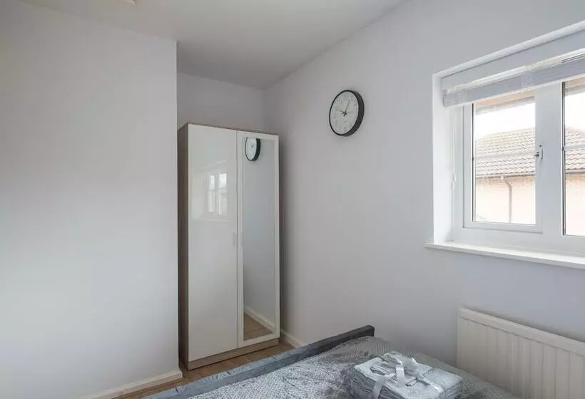 Residenssi Milton Keynes Close To Station 6 Bed Free Parking