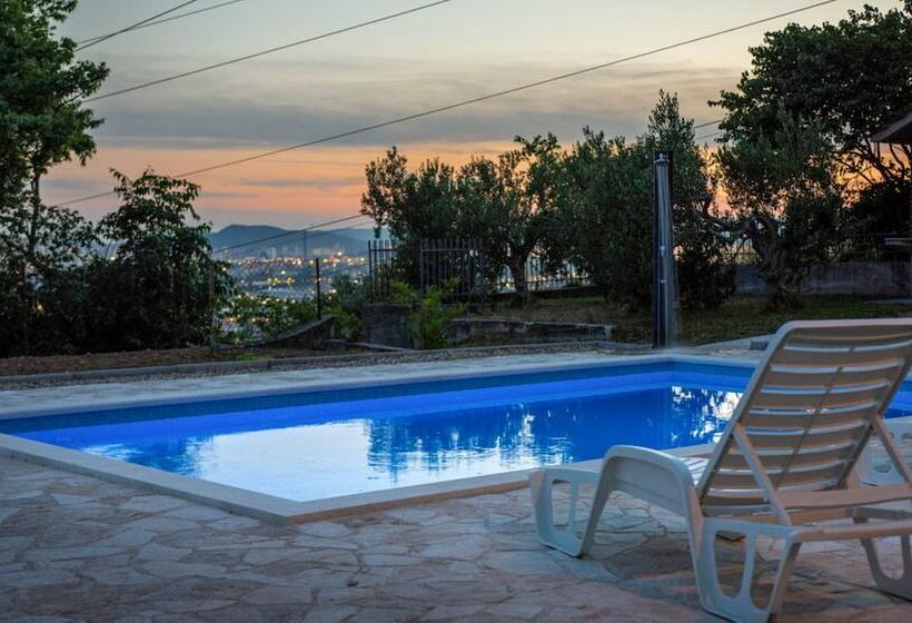 Szálló Private House With Pool, Sea View And Big Garden