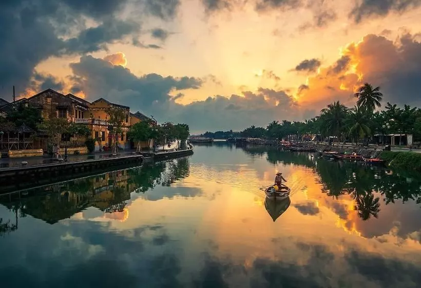 هتل Hoi An Town Center