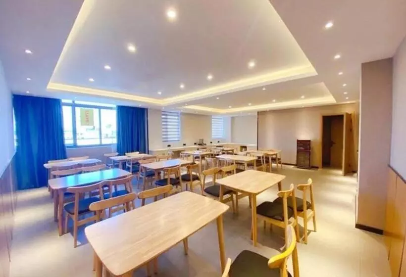 Hotelli Green Tree Inn Jiangsu Changshu Southeast Yuyue Square