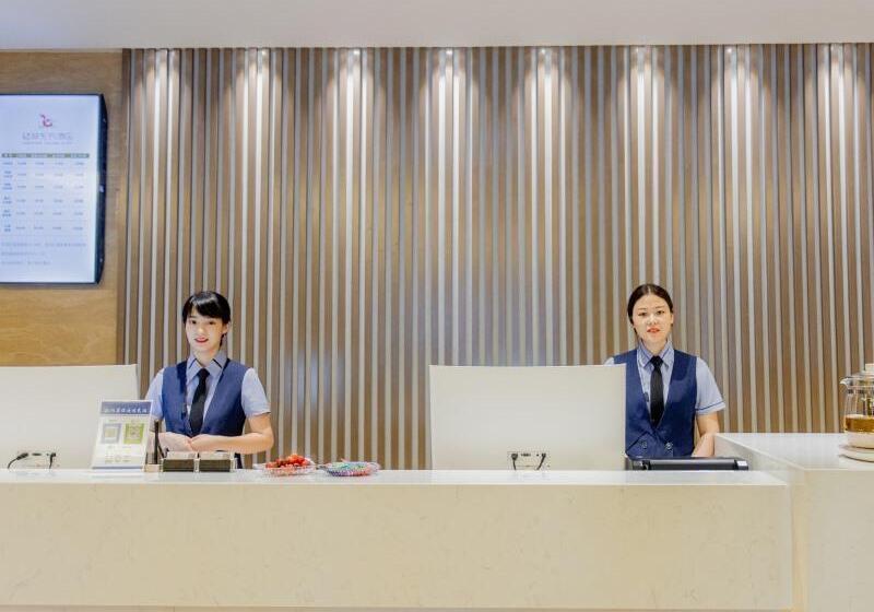 Отель Greentree Eastern Chizhou Changjiang Middle Road Rtmart