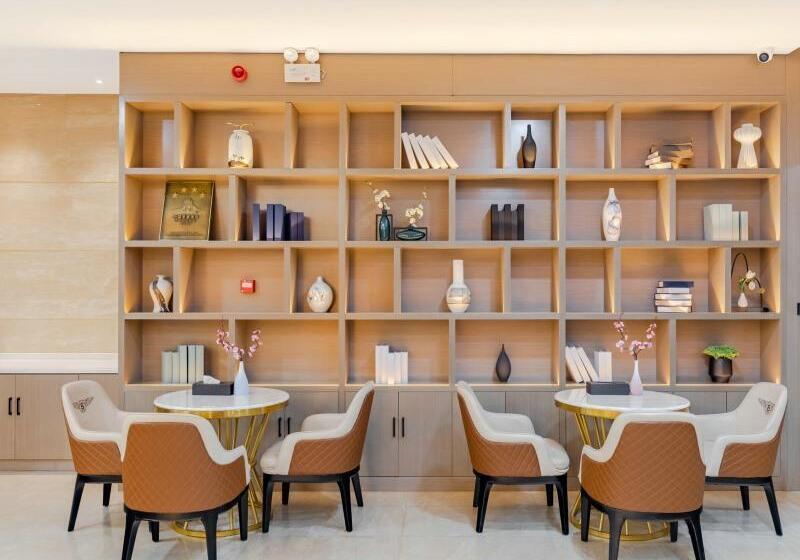 Отель Greentree Eastern Chizhou Changjiang Middle Road Rtmart