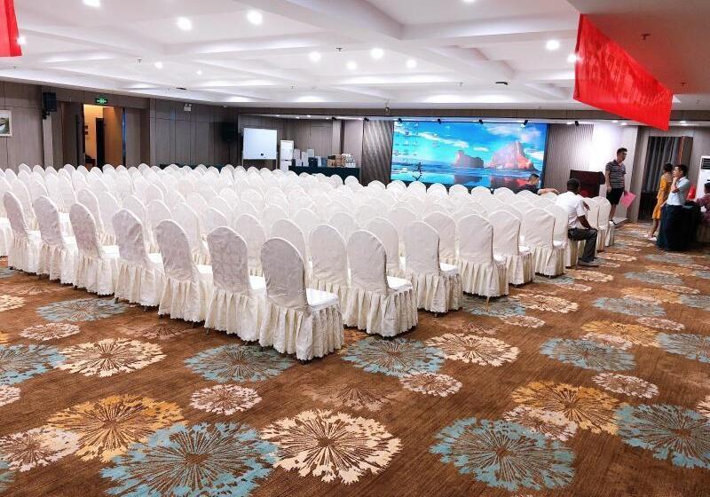 Отель Greentree Eastern Chizhou Changjiang Middle Road Rtmart