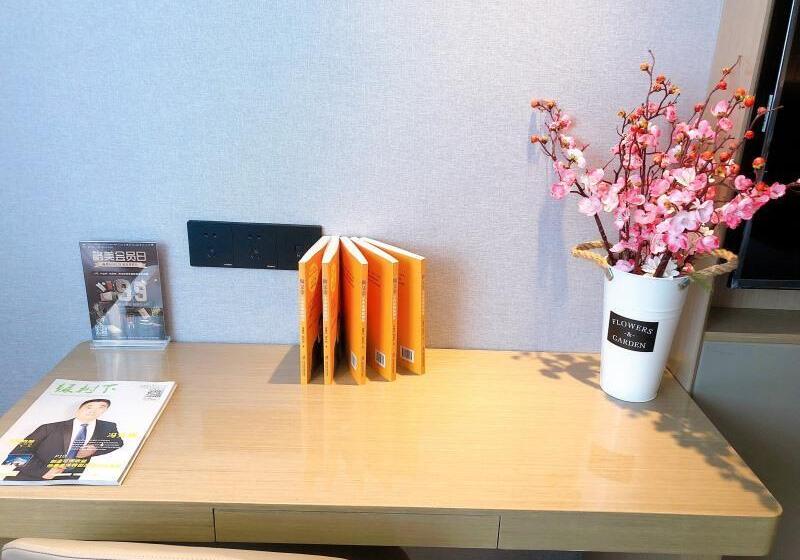 Отель Greentree Eastern Chizhou Changjiang Middle Road Rtmart