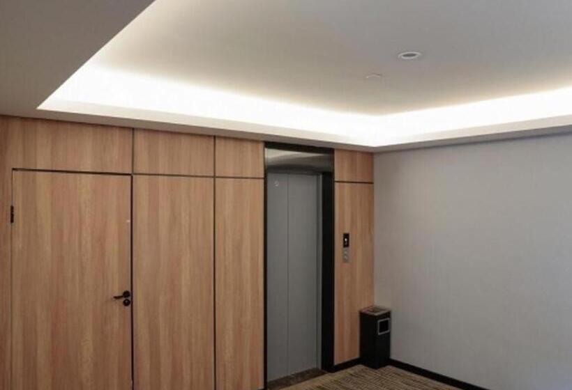 Hotel Greentree Inn Express Shandong Qingdao Chengyang District Aodong Road