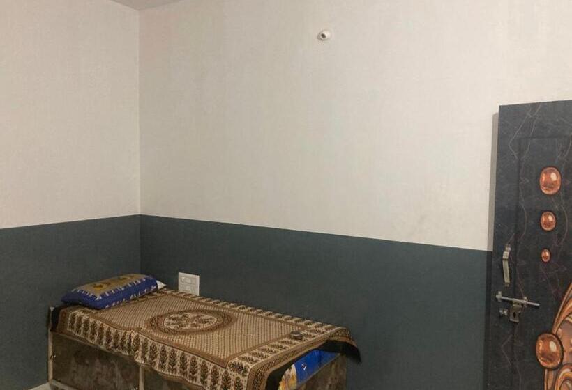 Hotel Oyo 70137 S L V Residencies