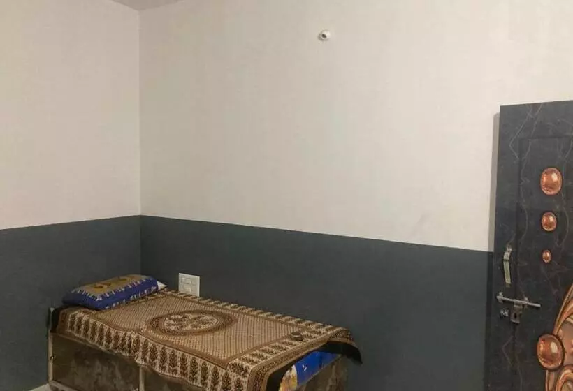 هتل Oyo 70137 S L V Residencies