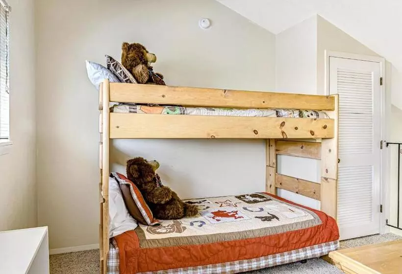 Hotelli Pines 4058